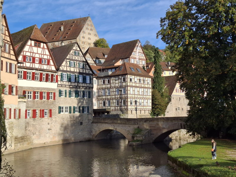 Kleines Dorf, kleine Stadt